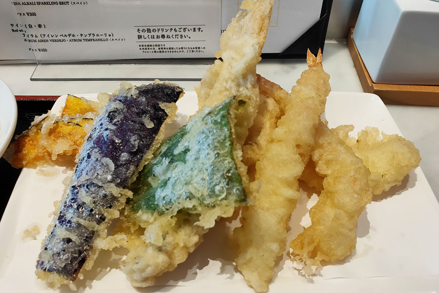 「天ぷらバル 天よし」で「天よし定食(1,100円)」でランチ