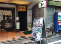 「やどかり食堂 ケンちゃんカレー[とりや 一歩一歩]」で「けんちゃんスペシャルカツカレー(1,000円)」のランチ[四ツ谷]