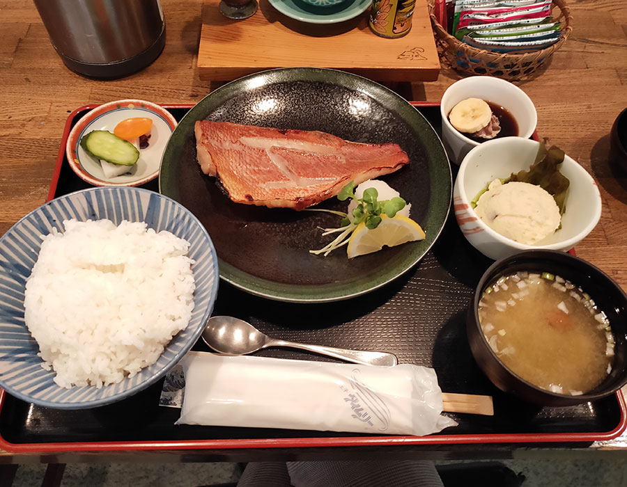 「酒菜屋 かみや」で「赤魚の西京焼き定食(1,100円)」のランチ