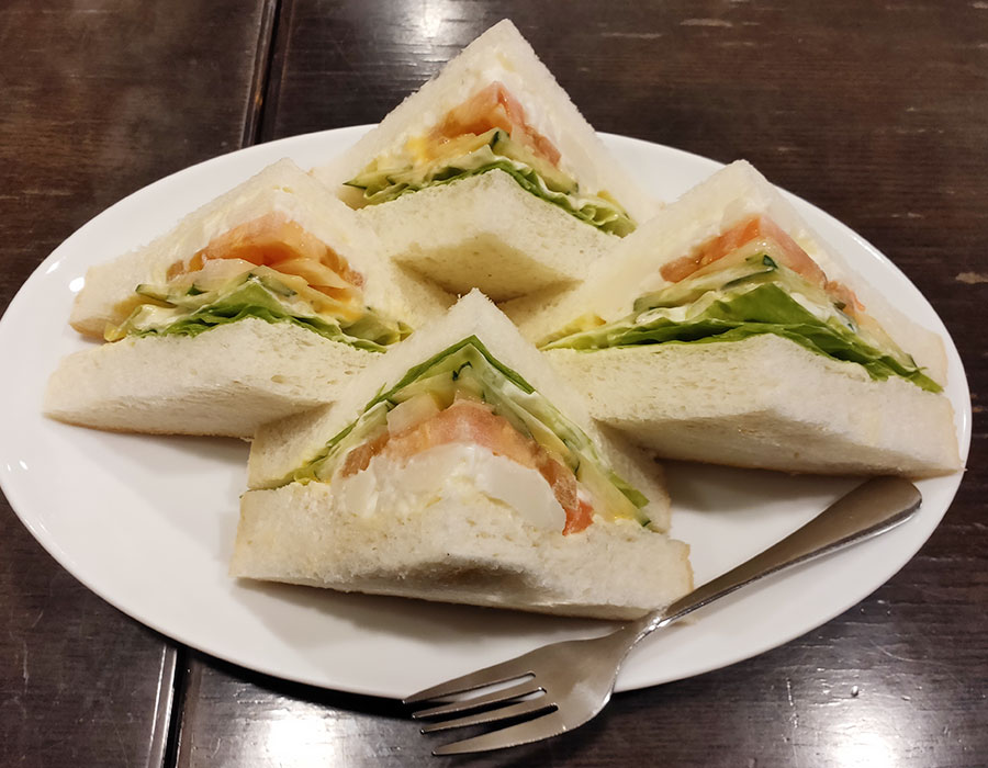 「カフェ・ド・エトワール」で「野菜サンドウイッチ(200円)」のモーニング